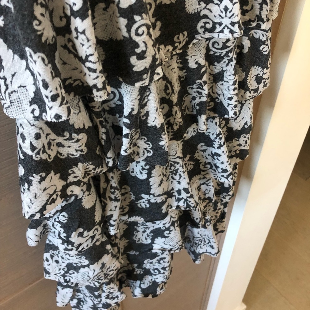 Forever 21 Ruffle Tank - Picture 2 of 8